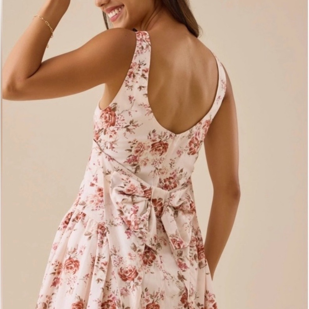 Altar'd State Pink Floral Backless Dress NWT Small
Bridal!